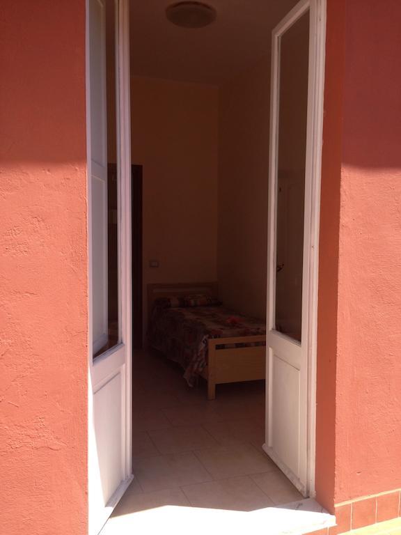 Albergo La Perla Кальярі Номер фото